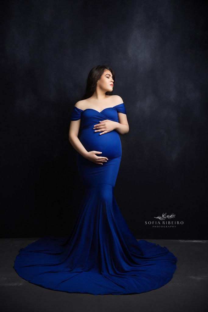 edgewater nj maternity photographer creates an elegant portrait of mom to be in a striking royal blue gown.