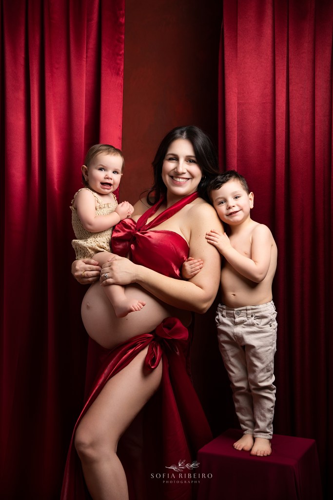 a smiling family photo with two older baby's and the baby bump, monroe nj