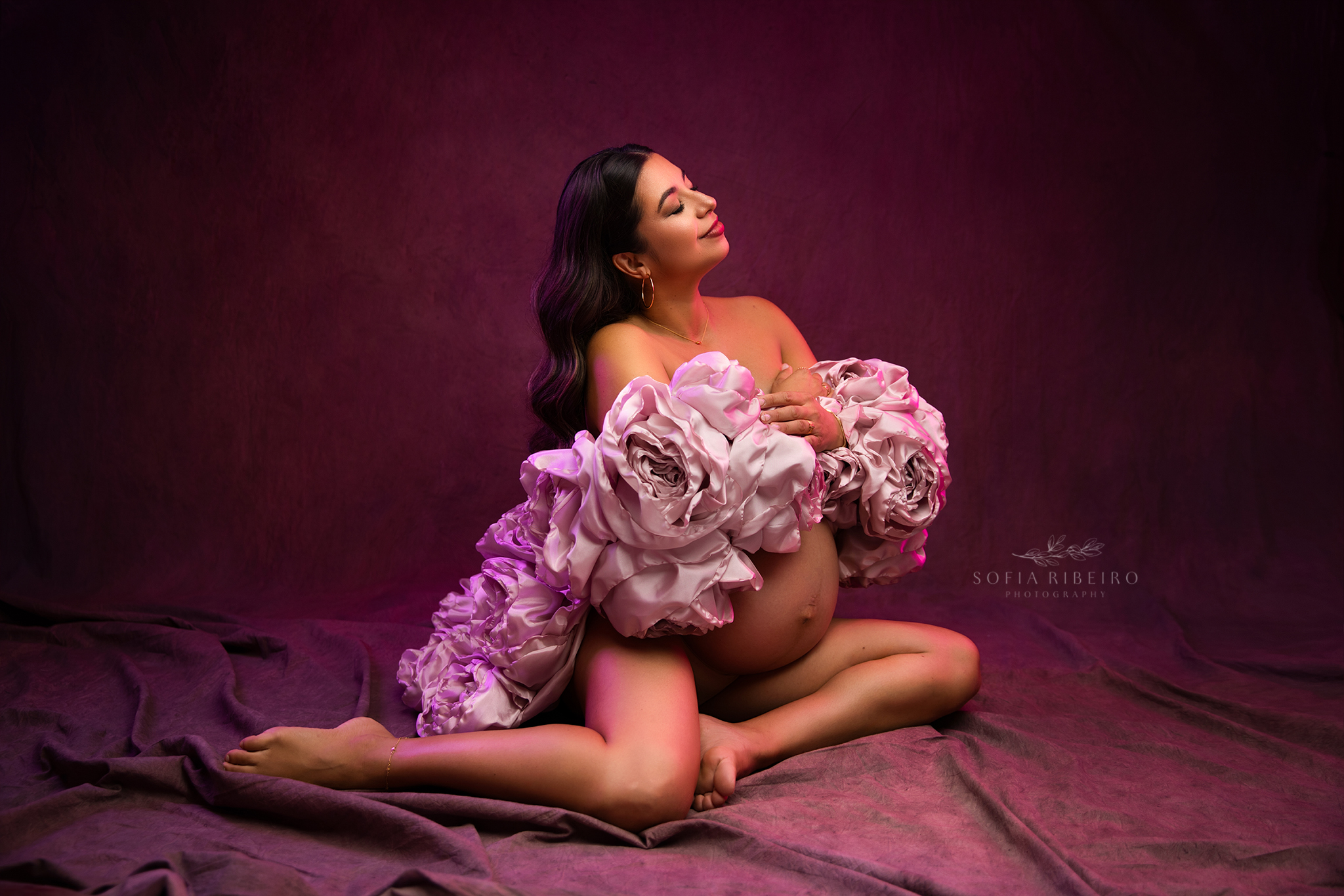 A bold & soft family maternity session