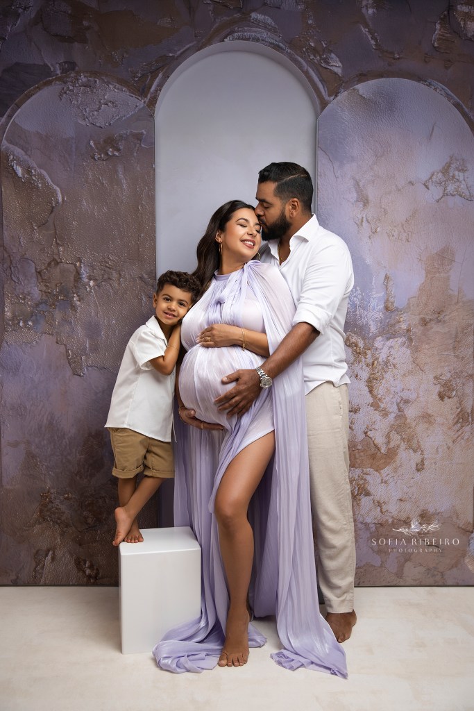 a family portrait for an expectant mom created by nj maternity photographer sofia ribeiro