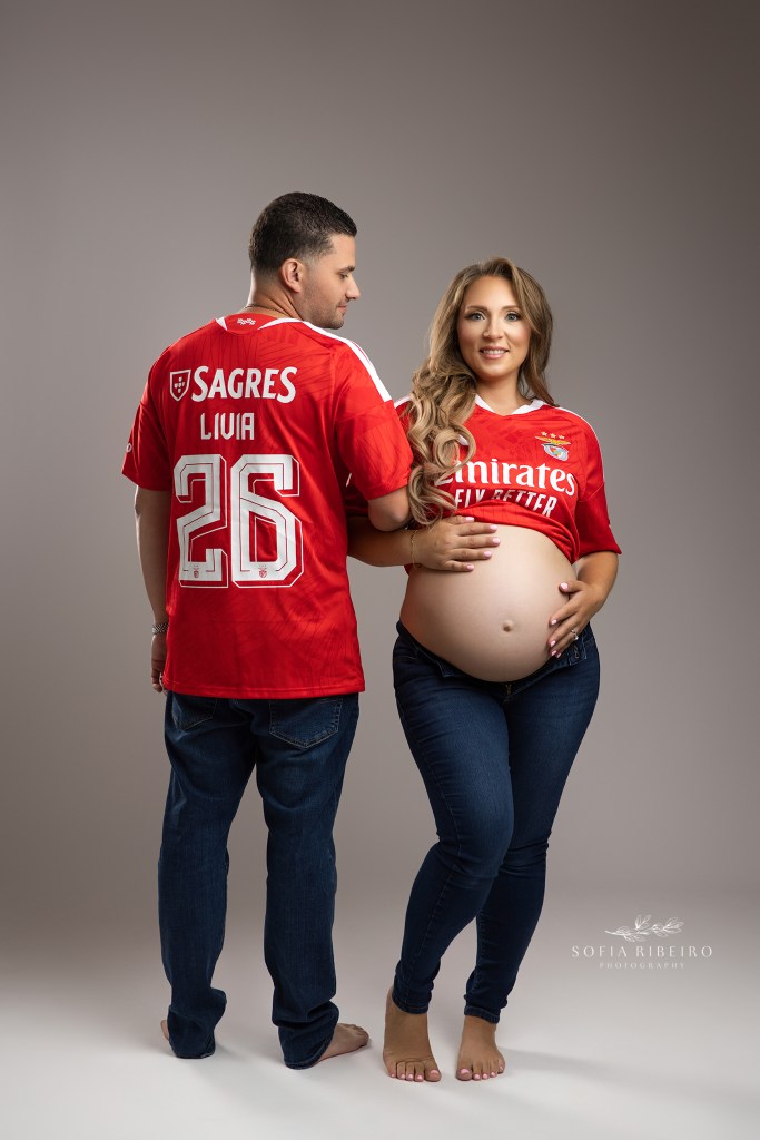 benfica themed maternity portraits