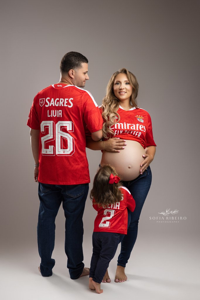 benfica themed maternity portraits